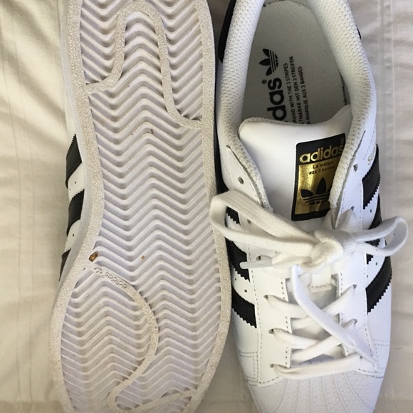 Authentic Adidas Superstar Sneakers. Size 7 1/2 - Picture 2 of 7
